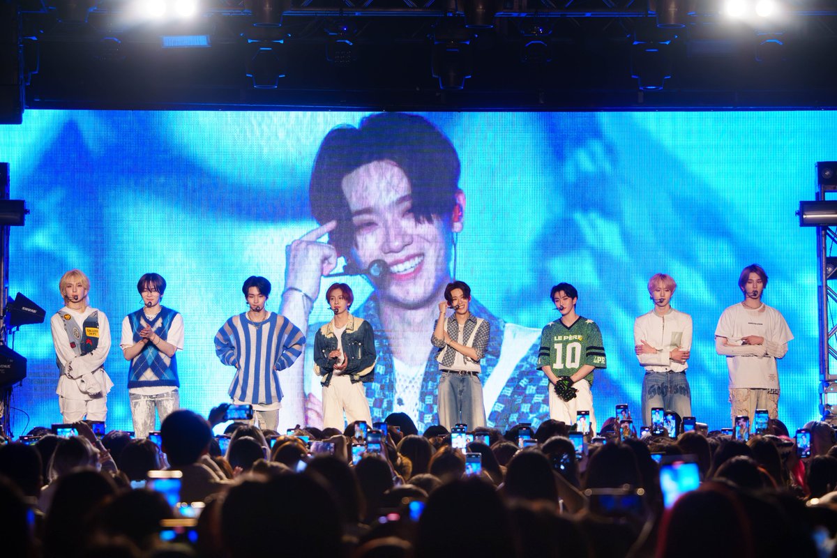 Soul_N_Joy's tweet photo. The screams from everyone that make the show really high. Hope you all had a great time with EPEX and enjoyed the surprises they prepared. ZENITH, Duo Tse~
@the_EPEX
@OfficialC9ent
@Soul_N_Joy
#EPEX #이펙스 #Eight_Apex #EPEX2NDCONCERT #EPEXconcert #EPEXinHongKong https://t.co/Gs2pAKDlUg
