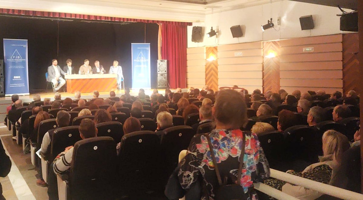 Ayer el 𝗔𝘂𝗹𝗮 𝗱𝗲 𝗣𝗲𝗻𝘀𝗮𝗺𝗶𝗲𝗻𝘁𝗼 cobró su máxima expresión en cuanto a utilidad social exponiendo y tratando un tema vital que afecta directamente al futuro medioambiental de la #CostaTropical como es el mega parque eólico marino. #Motril