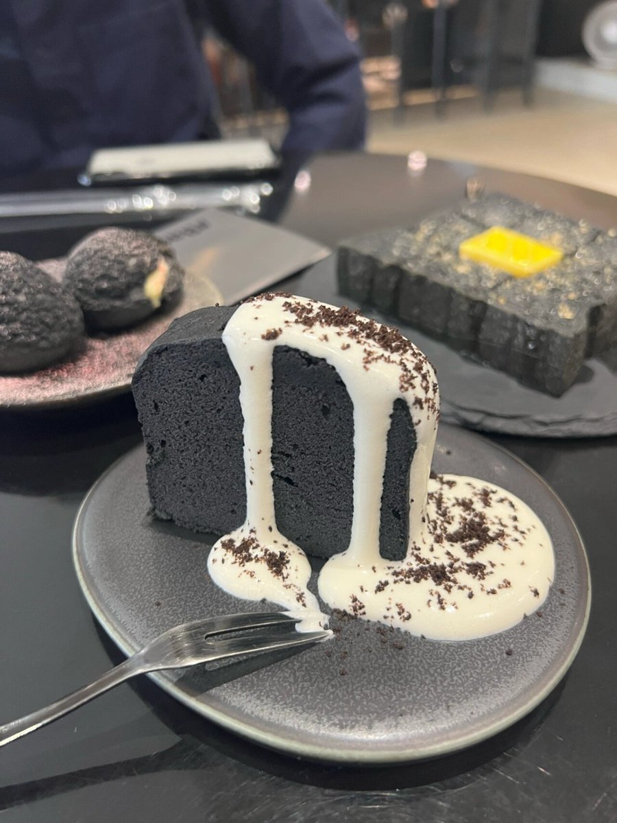 GroovyStylesSA's tweet image. I ordered all three types of sweets that day.
🍰 pound cake
🥤Black American Latte
🍞Salted Butter Whipped Toast