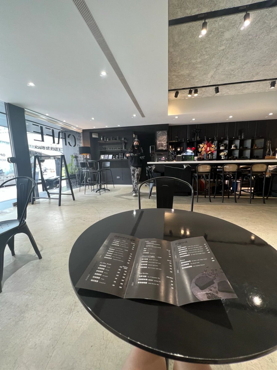 GroovyStylesSA's tweet image. I ordered all three types of sweets that day.
🍰 pound cake
🥤Black American Latte
🍞Salted Butter Whipped Toast