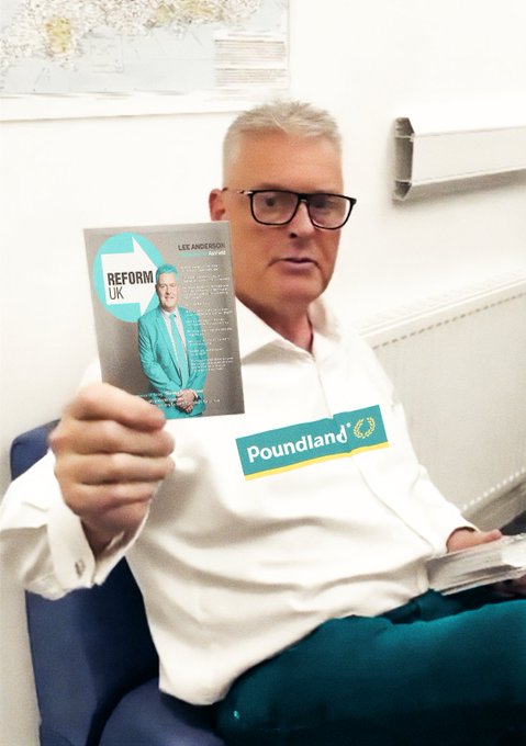 Just another day in the office.  30p (#3partyLee) Lee Anderson showing off his new campaign leaflets<a href="/tag/3partylee"class="tags">#3partyLee</a>