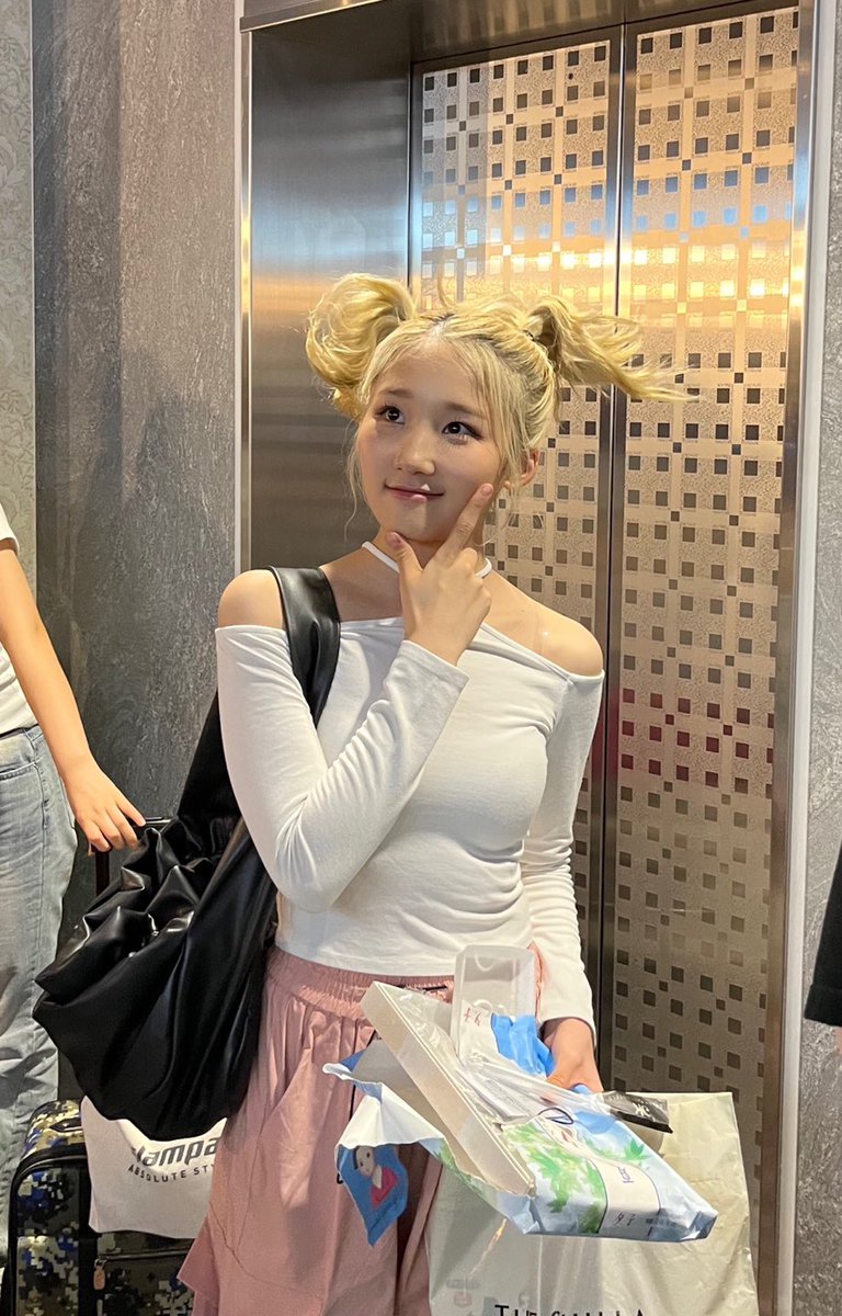 Lapillus_twt's tweet image. 라필루스의 영원한 리더 샤나언니!!!
생일 축하해요오💛💛💛
항상 라필루스의 리더로서 멤버들 잘 챙겨줘서 고맙구!!
오늘만큼은 맛있는 것도 많이많이 먹고 
いちばん!! 행복해야해☺️
내가 너무너무 사랑해에😍

#Lapillus #라필루스 #Seowon #서원