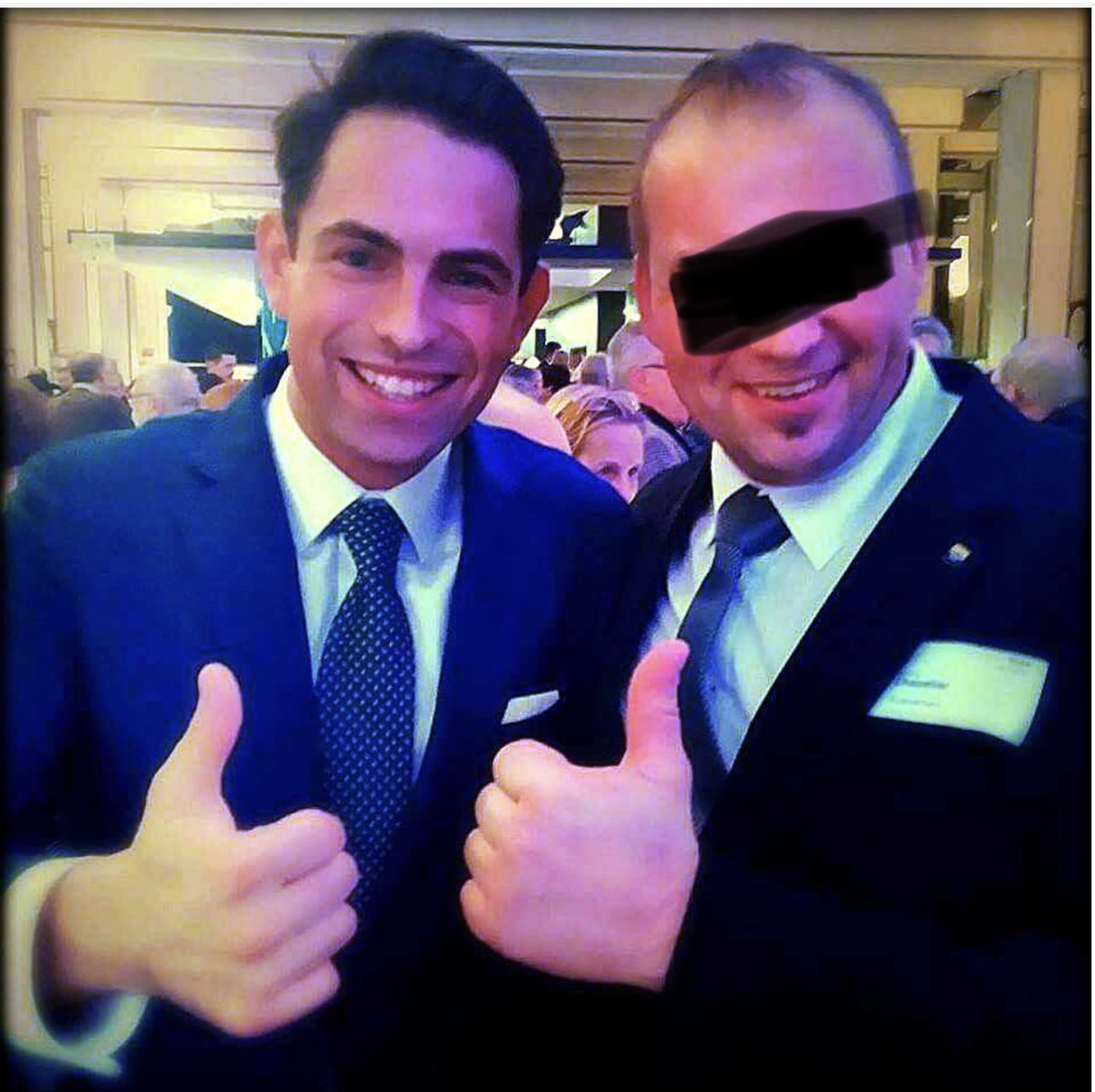 DaveDonin's tweet photo. @tomvangrieken Hey Tom, Je #Voorpost ex body guard vraagt zich af waarom je voor #DriesVanLangenhove zo’n drama maakt, en hij met quasi identiek hetzelfde vonnis in de steek werd gelaten door jou en hij,  in aanloop naar dat vonnis, itt Driesje zich heel gedeisd hield
Wij vragen ons dat ook af https://t.co/s0WJ8U1VOy