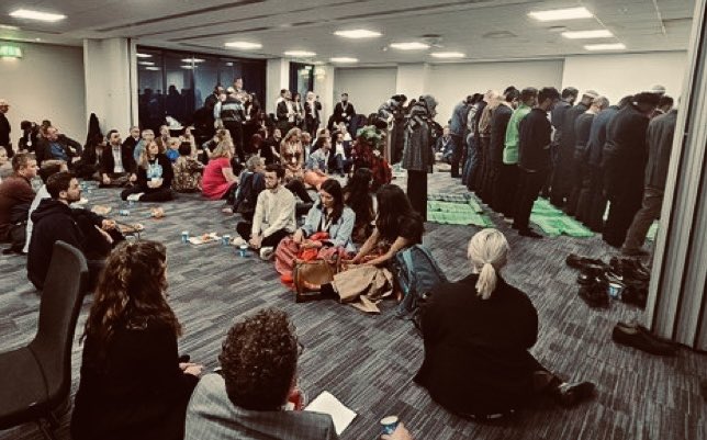 After a day of heightened emotion, this was the beautiful moment that @HassanChaudhury brought the #digitalhealth community together from all backgrounds to celebrate #Ramadan2024. Humbled, privileged and hopefully more educated from being part of it. #rewired24 @digitalhealth2