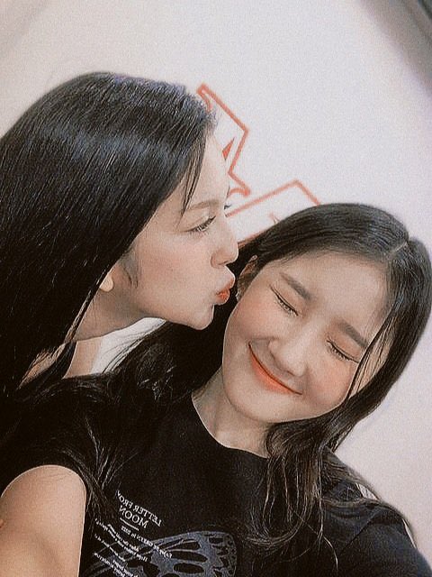 Lapillus_twt's tweet image. Happy Birthday 우리 샤나!!! 난 샤나 같은 친구가 생겨서 너무 고맙고 행복해! I’m so happy and grateful for the genuine friendship we have. You’re literally irreplaceable! 너무 너무 사랑해 우리 샤나!! I’ll always have your back no matter what❤️✨

#Lapillus #라필루스 #Chanty #샨티