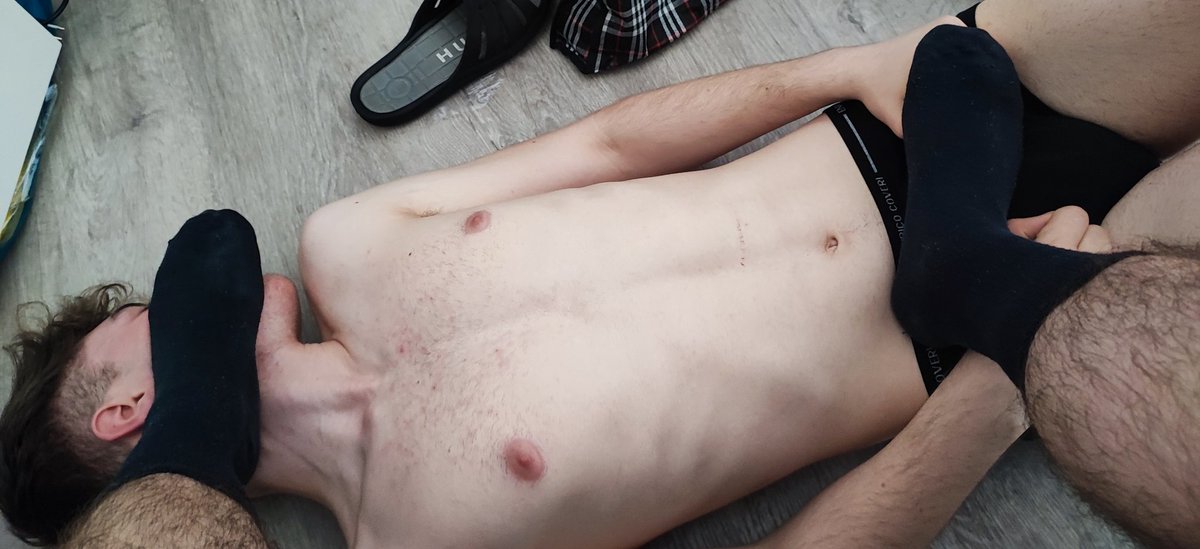 _CashmasterCris's tweet photo. Here's one of you, f*gs, and how he deserves to be treated. Down there sniffing and getting hit by my feet.🦶🏻

RT if you want to be down there 🙇🏻‍♂️

@retweet4Mfeet @RetweetMaleFeet @gay_turin_feet @nick_gtwb @rtfindom @RtCashmaster @RTfindomMasters
#findom #cashmaster #feetslave https://t.co/N5sglwIKbA