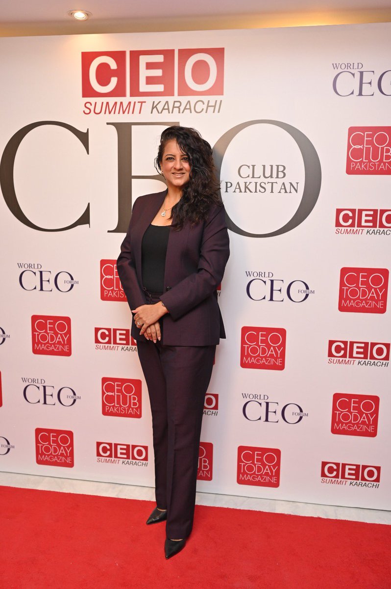 MuznaEbrahim's tweet photo. Now that vacay is over … it’s back to work 🫶🏼 a little browner than before !!! #events #MoC #ceo #karachi #stage #corporate #beingMuzna https://t.co/JMMap1PD9b