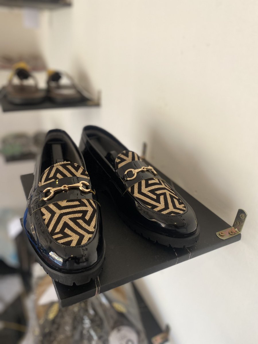 P4G_WEARGH's tweet photo. #GhanaMonth🇬🇭 #WearGh👞
Produced by P4G WEARGH❤️
Mirror Leather loafer adorned with horsebit and designed Mat.
Price :250gh
All sizes as you order
https://t.co/0jBsBbDQhv https://t.co/PBe47QvOPJ