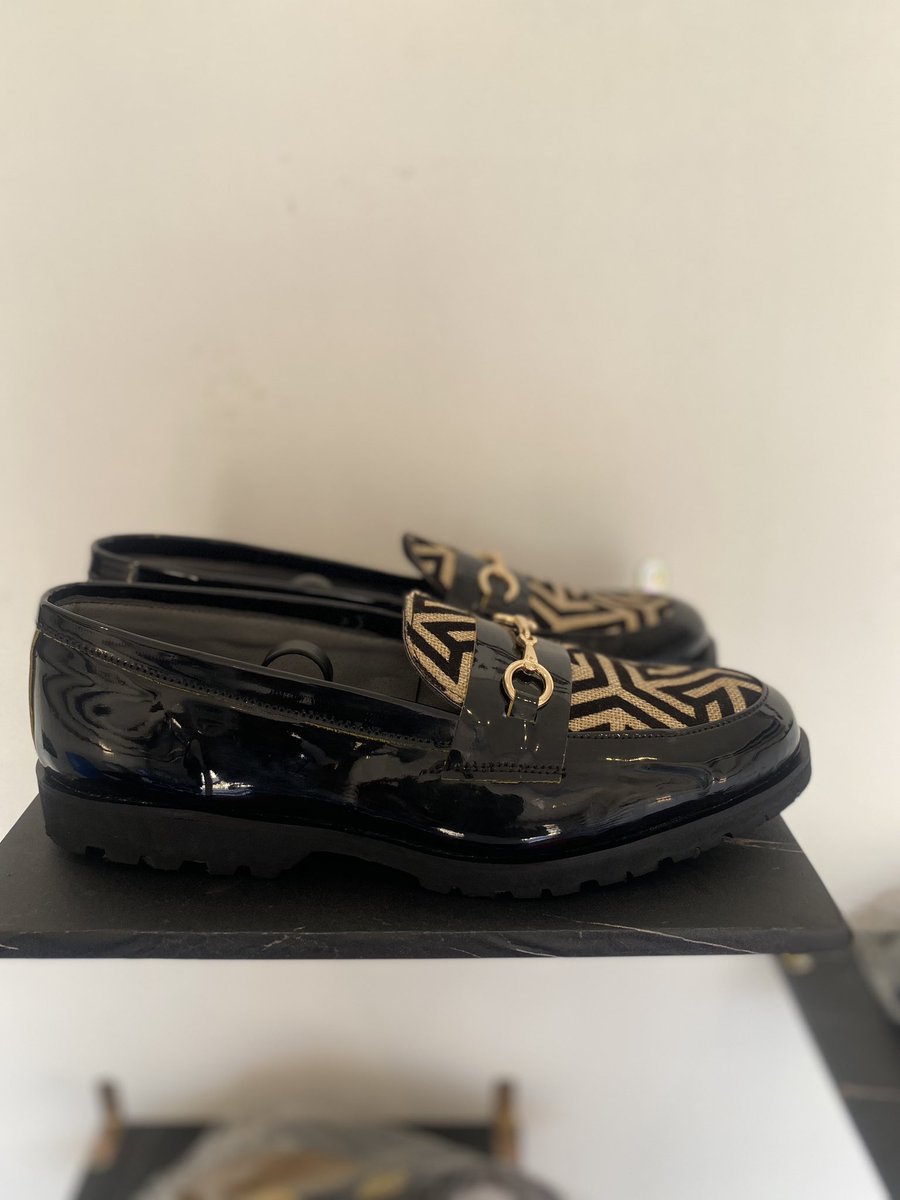 P4G_WEARGH's tweet photo. #GhanaMonth🇬🇭 #WearGh👞
Produced by P4G WEARGH❤️
Mirror Leather loafer adorned with horsebit and designed Mat.
Price :250gh
All sizes as you order
https://t.co/0jBsBbDQhv https://t.co/PBe47QvOPJ
