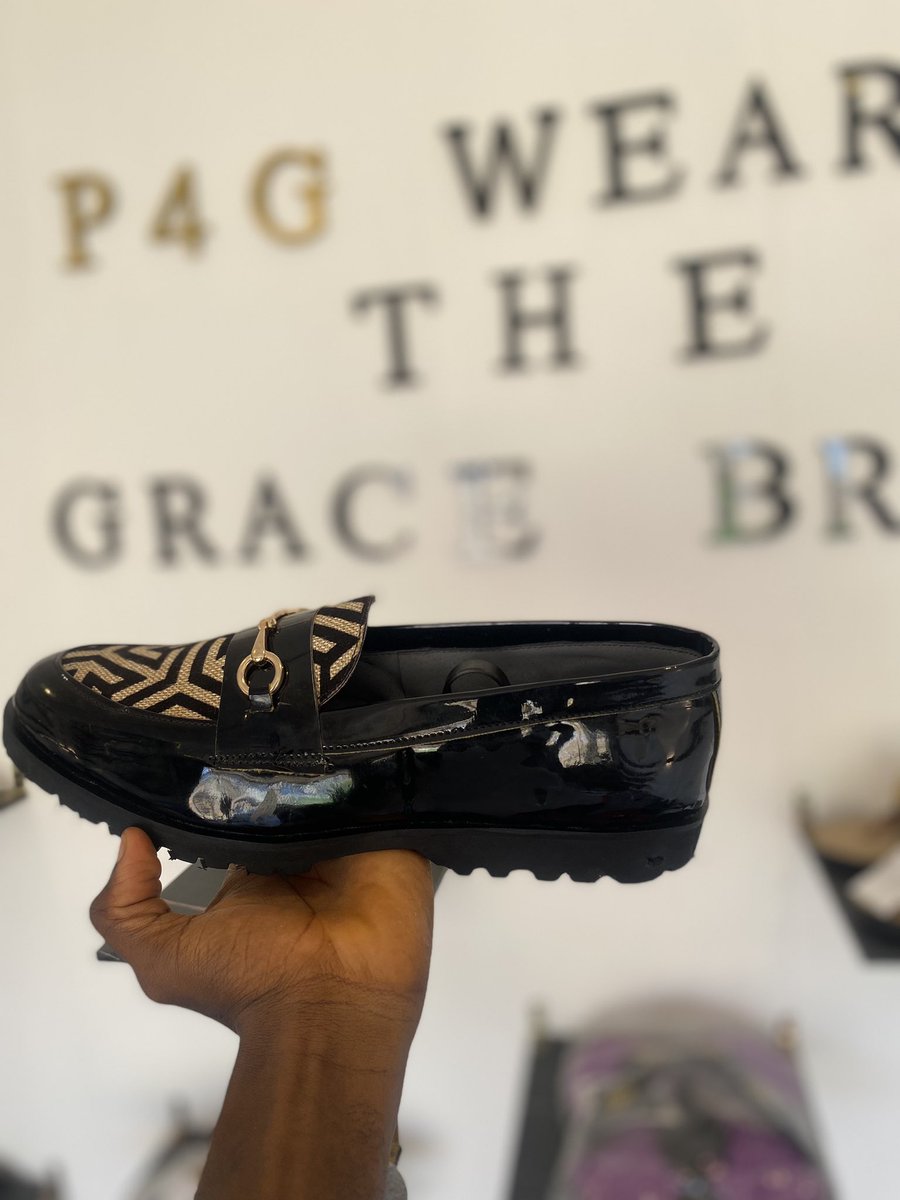 P4G_WEARGH's tweet photo. #GhanaMonth🇬🇭 #WearGh👞
Produced by P4G WEARGH❤️
Mirror Leather loafer adorned with horsebit and designed Mat.
Price :250gh
All sizes as you order
https://t.co/0jBsBbDQhv https://t.co/PBe47QvOPJ
