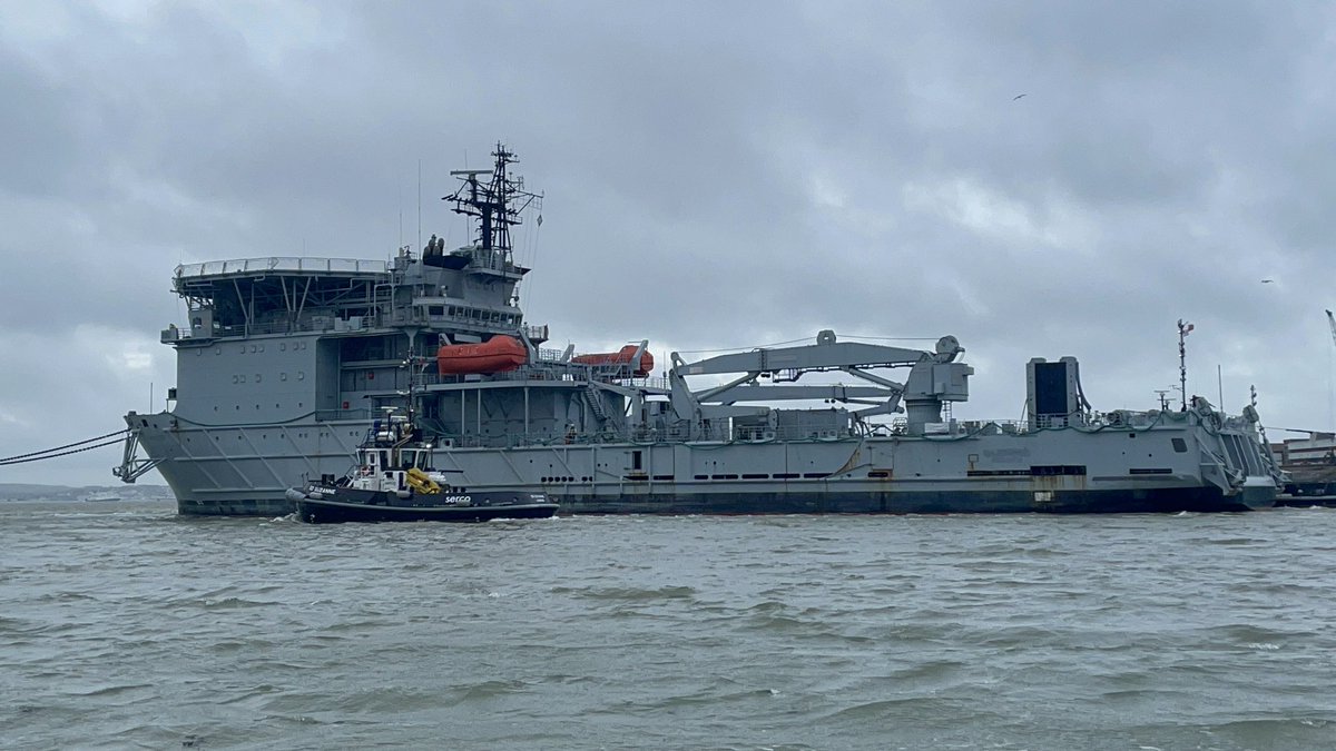 👋😔 And there she goes Ex RFA Dilligence departs from Portsmouth this morning for scrap in turkey @NavyLookout @WarshipCam @FredsDotW @portsmouthnews @CNPics @georgeemmett8 @SercoGroup @RFAHeadquarters