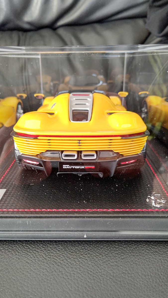 dt_f1_sf_mpower's tweet photo. 去年の9月に注文した7万のミニカーが漸く届いた。
世界99台限定、の32台目らしい
#ferrarideytonasp3
#mrcollection https://t.co/SA69O2iS1T