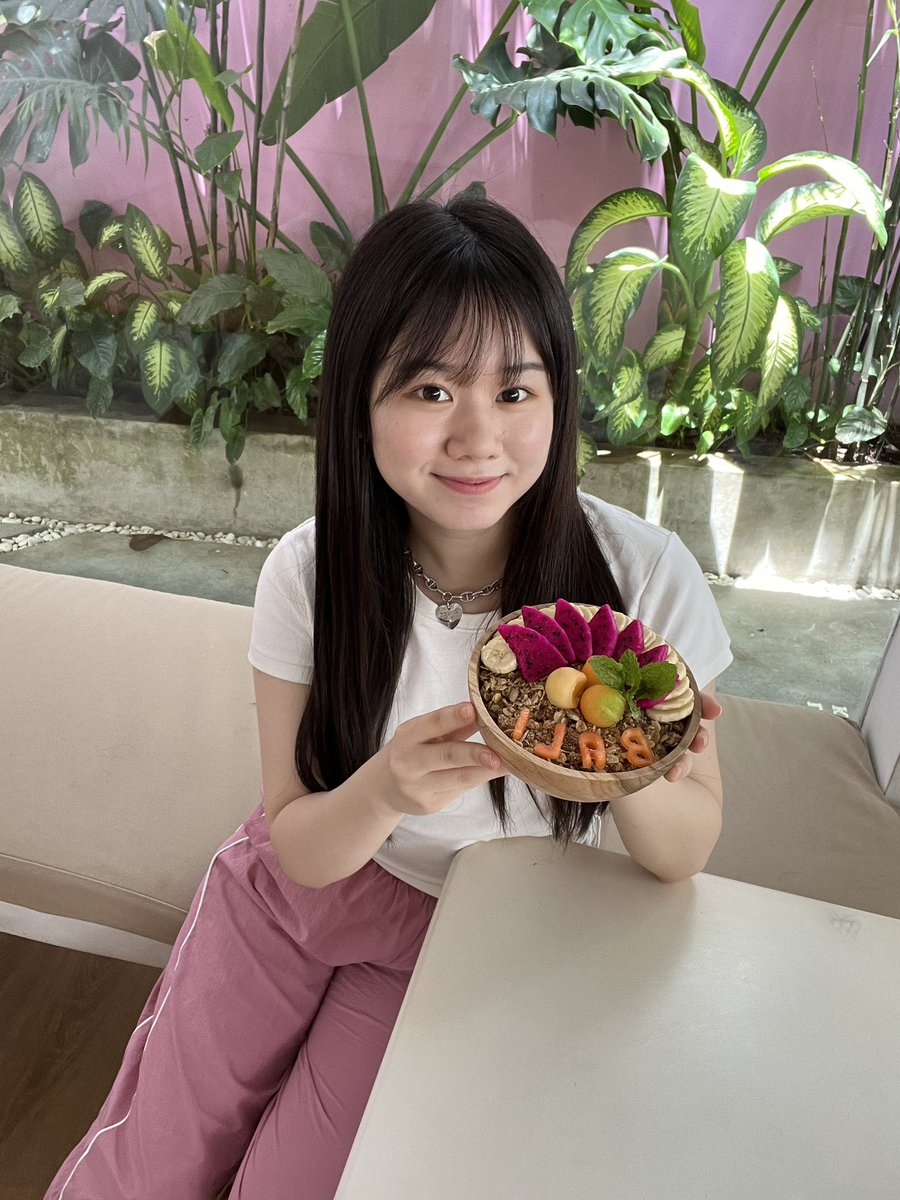 harunyan_idol's tweet photo. ピンクだらけのカフェでアサイーボウルを食べたよー💓💗🎀🌺🍑🍧💝
#pinkcafe #Bali https://t.co/SkBhhL14Fp