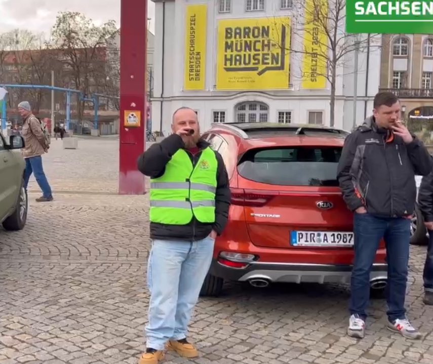 RPFDMOPO's tweet image. Sage ich ja eher selten, aber diese Bildkomposition der „Freien Sachsen“ hat schon was ;)