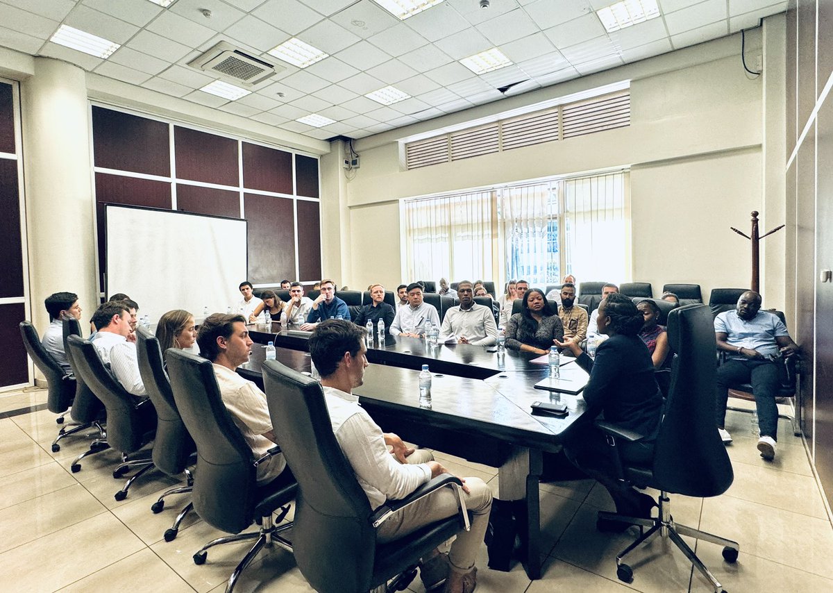 Yesterday, Hon. <a href="/MusoniPaula/">Paula Ingabire</a> welcomed a delegation of students from Columbia Business School, led by <a href="/ProfAkinola/">Modupe Akinola</a>, to discuss Rwanda's innovation ecosystem and digital transformation journey.