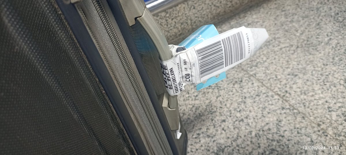 SunilY71540's tweet photo. I am writing to report an unfortunate incident that occurred during my recent flight from Chennai to Varanasi on [date]. Upon arrival at Varanasi Airport, I discovered that my baggage had been damaged. Indigo team denied to resolve the issue.
@PMOIndia @JM_Scindia @IndiGo6E https://t.co/ASlHSkzEdF
