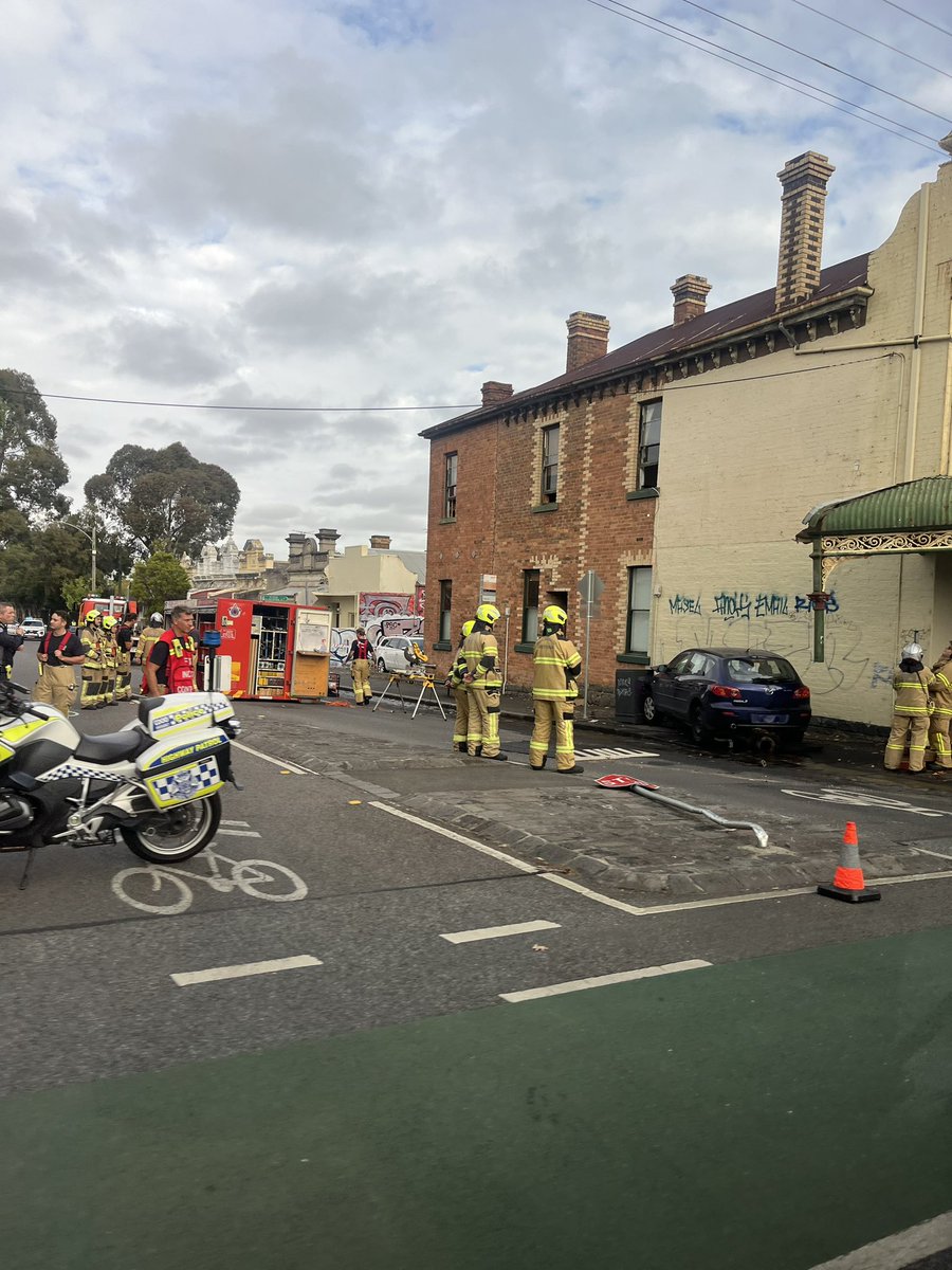 What on earth?!?!  🤷🏻‍♀️ #carltonnorth #rathdowne