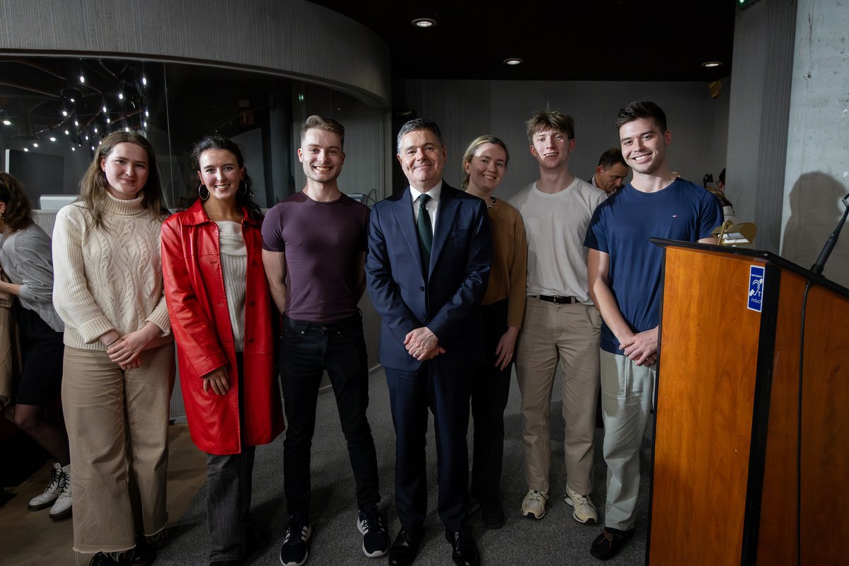Minister @Paschald spoke with Irish and French students to kick off his Saint Patrick’s Day visit to France. A valuable exchange about the world of the future and Ireland’s place in it. Thank you to @sciencespo for hosting us!
