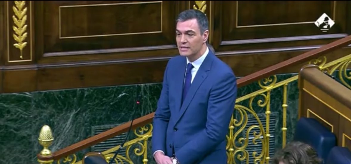 educarazo's tweet image. 😡 Sánchez muy enfadado y molesto en la #SesiónDeControl del Congreso, cercado por la corrupción y la amnistía. 

❌ Pero no da ni una explicación, solo pone el ventilador.

👉🏻 Pero como le ha dicho Feijóo, cuanto más le da al ventilador, más muestra su desesperación.