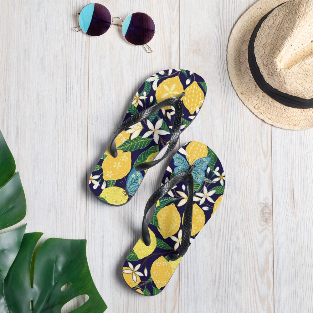 WBeez7's tweet photo. Lemon Flip-Flops, beach sandals, summer flip flops, gifts for him, gifts for her, unisex flip flops https://t.co/WSxJCSNHdh #Etsy #EtsyShop #HandmadeGifts #FathersDay #MothersDay #StPatricksDay #Easter #GitIdeas https://t.co/fApXcWdMj4