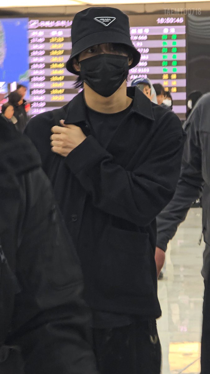 제발 사진 눌러서 태민이 얼굴 좀 봐줘
얼굴 다 가렸는데도 개잘생김