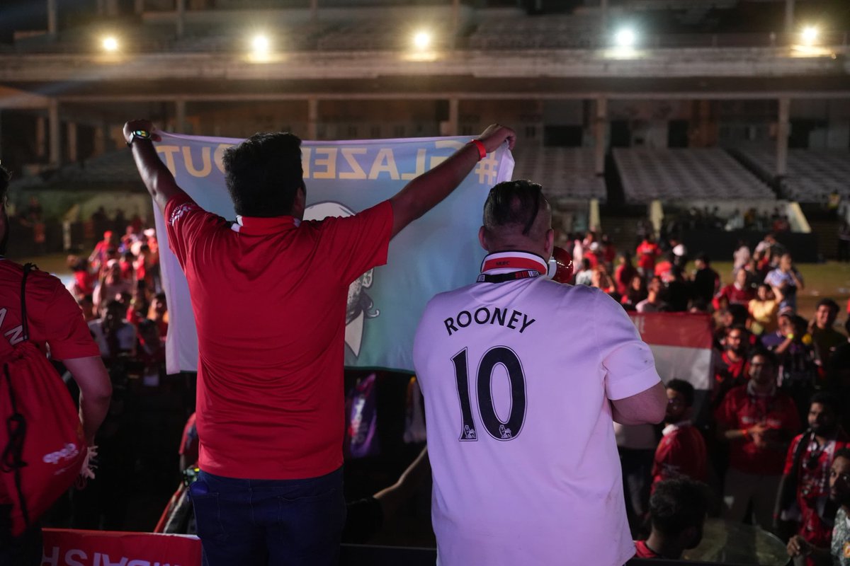 DeharHarash's tweet photo. What a thrilling match it was! Manchester United's victory at Mahalaxmi Race Course was unforgettable. Big thanks to @apollotyres for the fantastic match screening and Tramplr Turn activation. #ApolloTyres #10Performance https://t.co/UEHu8iKnSH