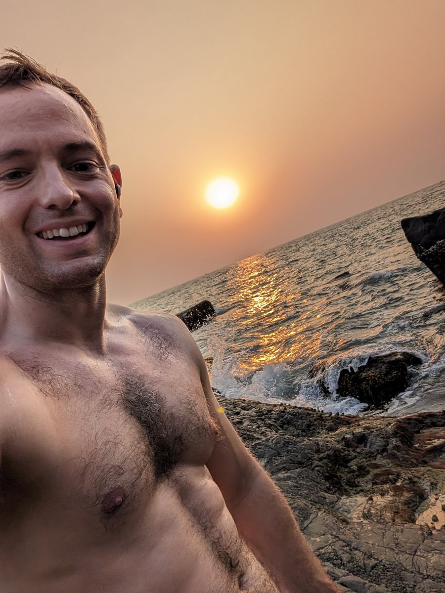 SkiStud11's tweet photo. So I had multiple people reach out to me saying I should post content again? Retweet and like if you agree :) #str8twitter #str8cock #abs https://t.co/Ifw0VooIFs