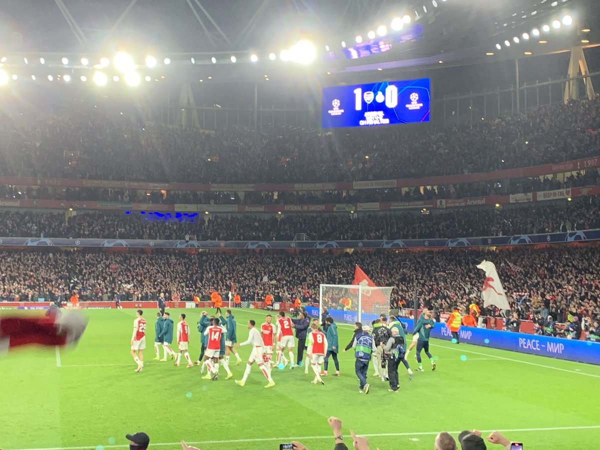 SamLimbert10's tweet image. Still trying to process last night. Frustrating for a lot of it but it just felt so important to just find a way through. The atmosphere in the shoot-out was mega, outstanding work from the North Bank 👌🔴⚪️ #AFC