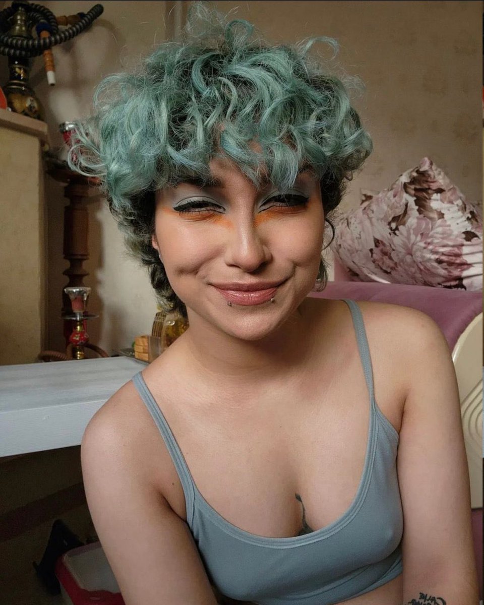 Dokhi_sag's tweet image. یهو عکسشو دیدم یاد پروژه بودنش افتادم،کثافت دلقک کلی ادمو سرکار گذاشته بود :|