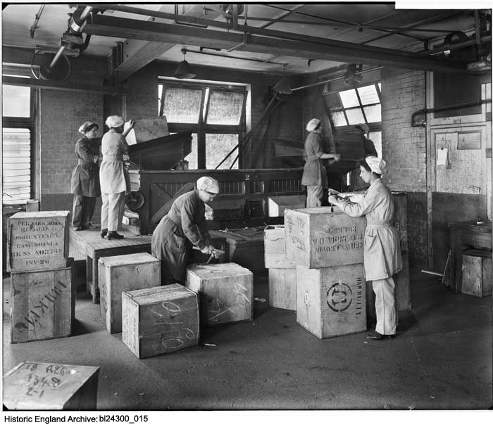 During the First World War, women were employed in a range of occupations traditionally carried out by men. This photograph shows women milling tea at J Lyon &amp; Co, Cadby Hall, London, in 1918.

More photos of women at work👇
historicengland.org.uk/images-books/p…

#WomensHistoryMonth