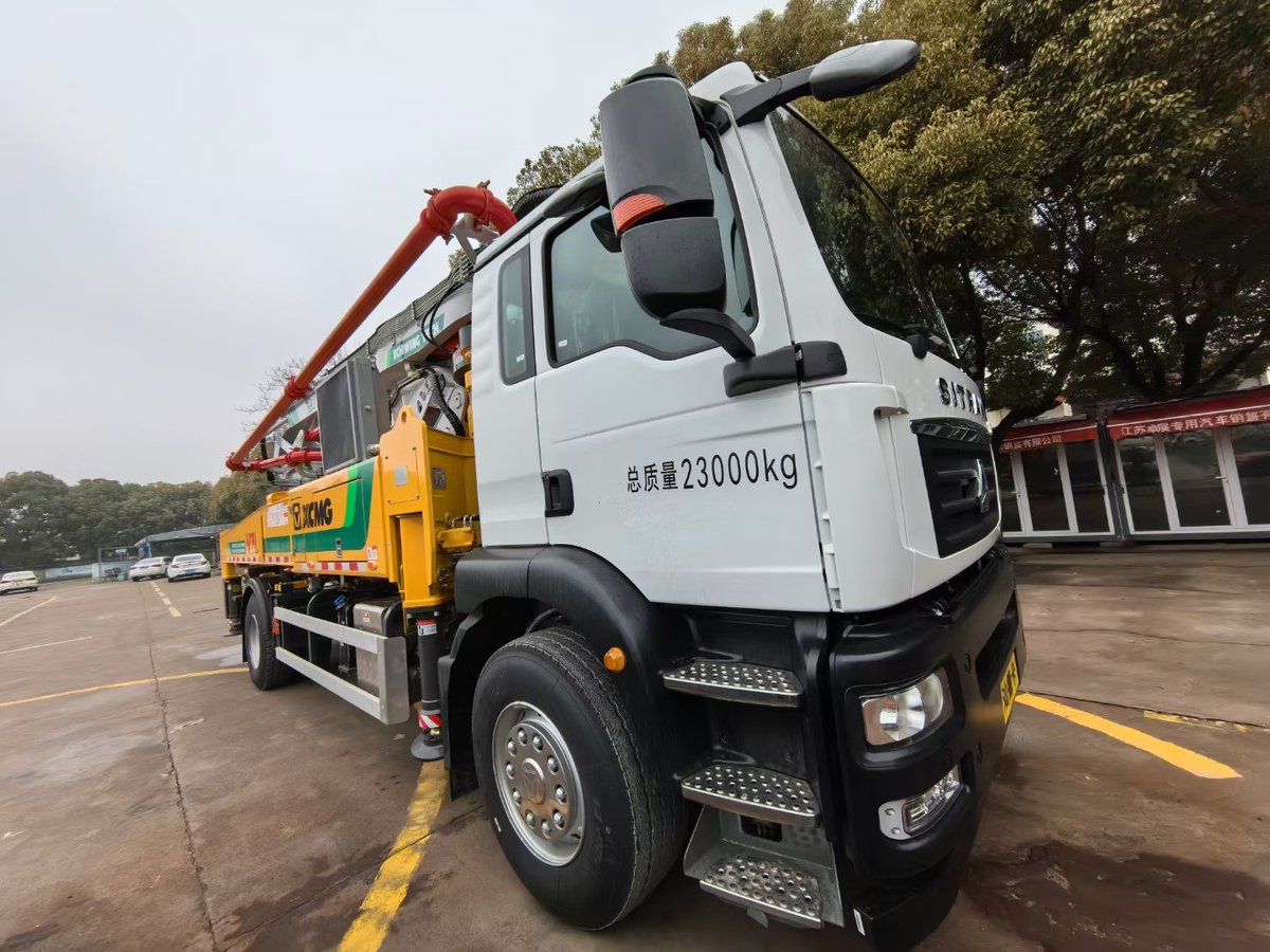 Beth_6_66's tweet photo. SITRAK chassis XCMG Shiweiying 37 meters pump truck 👍👍👍 https://t.co/6wc1CBRiiA