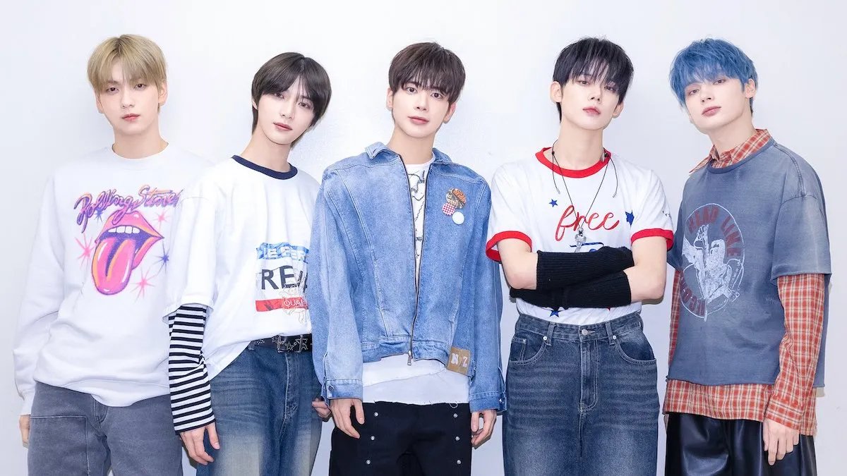 🔈 #TXT - [minisode 3: TOMORROW] Winners Announcement🥳 Thank you for all who participated in our Giveaway! The winners 👇 @Dnapiedpiper @MO_Addyy @pbbinky @ifjonghosz @beomiegyu13 You can #preorder giveaway item at our shop! 🔗helloliveshop.com/products/txt-6… #kpopgiveaway #kpopga