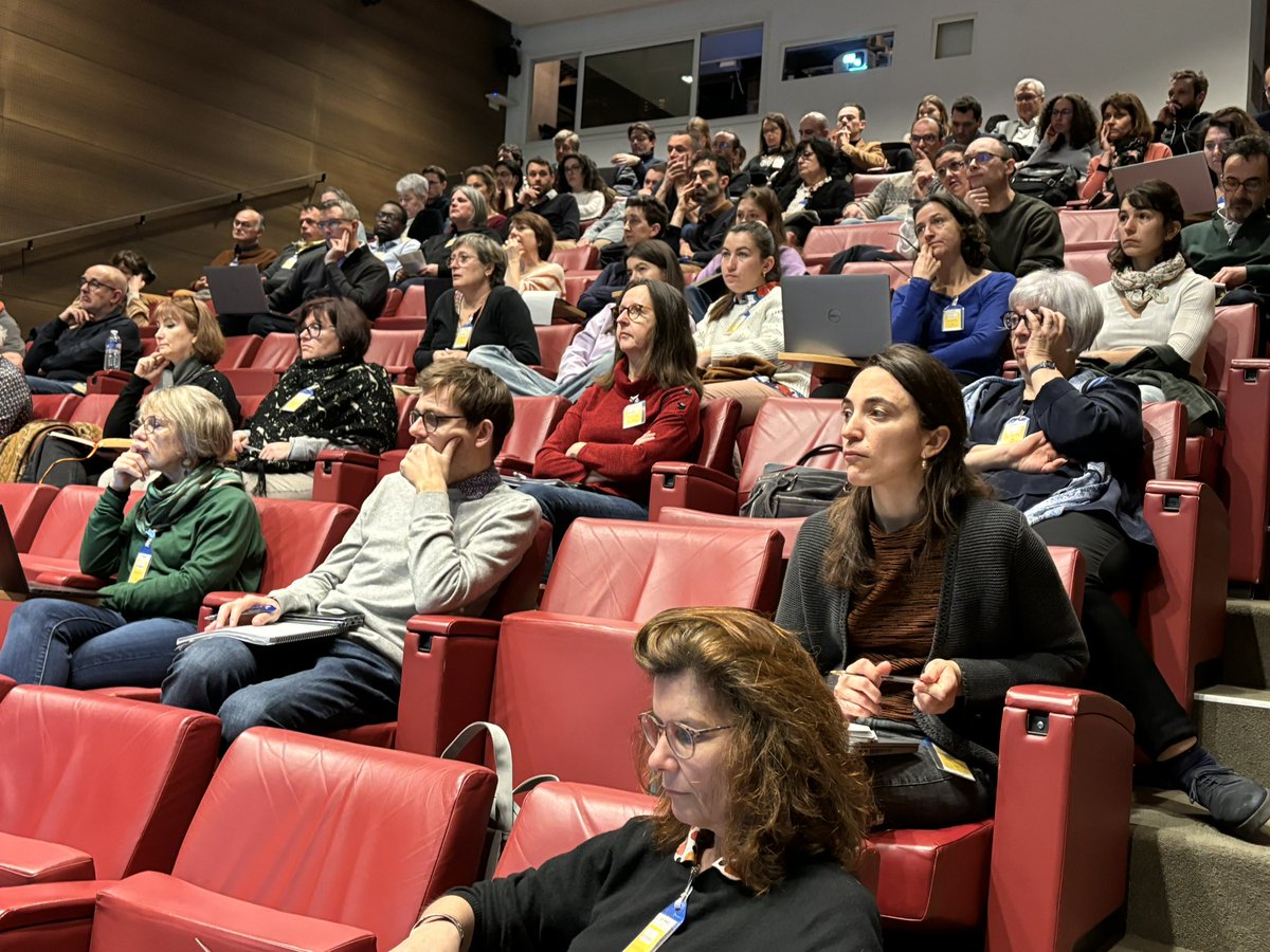 François Delmotte (@pacodelmotte) on Twitter photo VITAE <a href="/Vitae_Project/">VITAE (PPR-CPA) @Vitae_Project</a> continue en direct de COGNAC : salle comble pour écouter Corinne Vacher et Simon Labarthe sur le microbiote de la vigne ! VITAE <a href="/Vitae_Project/">VITAE (PPR-CPA) @Vitae_Project</a> continue en direct de COGNAC : salle comble pour écouter Corinne Vacher et Simon Labarthe sur le microbiote de la vigne !
