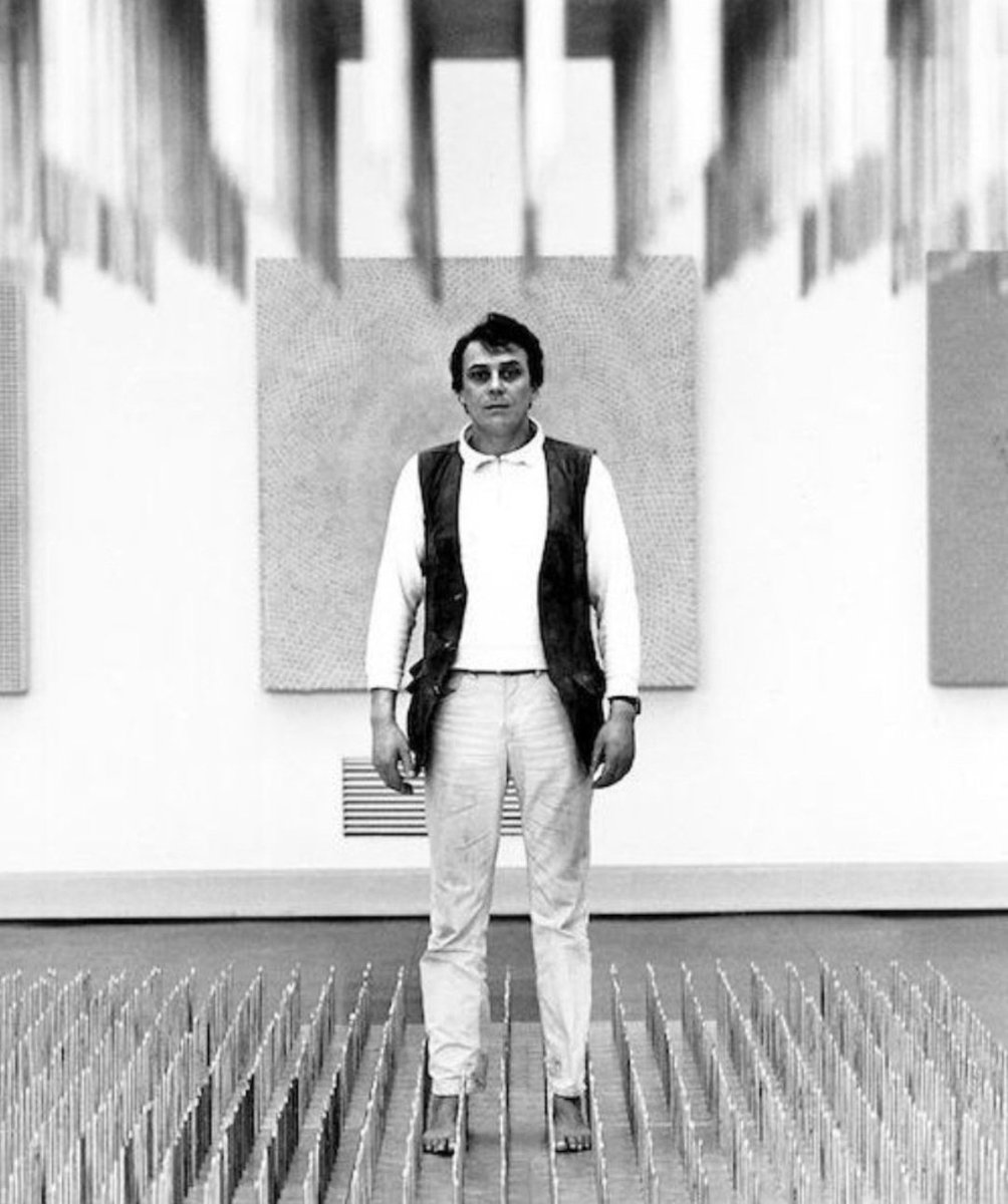 Letnapark's tweet photo. Jeder Nagel ist eine gezeichnete Linie im Raum. 

94.: Günther #Uecker *13.3.1930 Wendorf, Handwerker, Studium Wismar, Kunstakademie 
B-Weißensee. Wg Otto #Pankok 
1955 nach West-D., KA Düsseldorf

Oder:
Die Poesie wird mit dem Hammer gemacht. 

[Strömung] https://t.co/sgQjKjZAq4