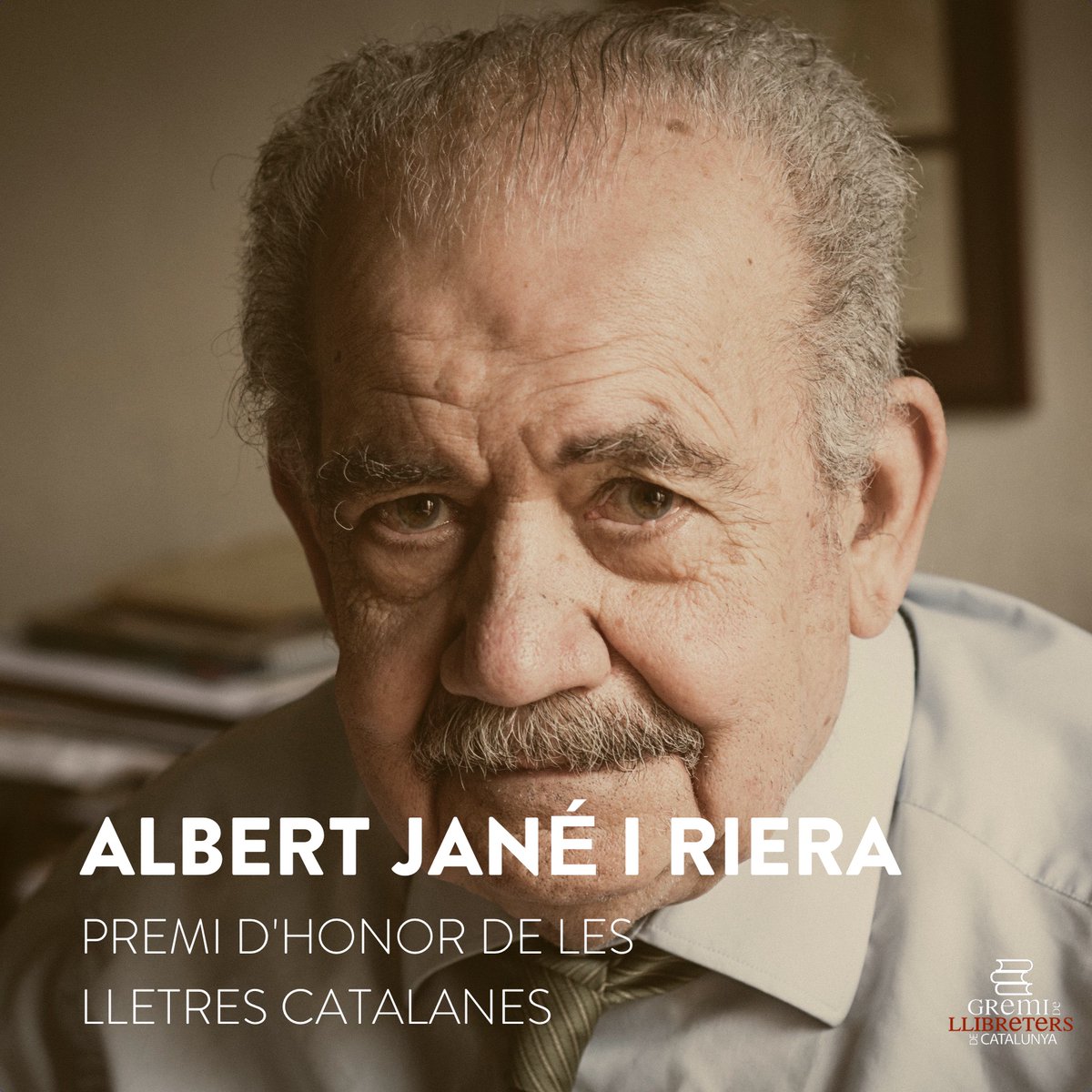 Gremi de Llibreters de Catalunya (@llibreterscat) on Twitter photo Des de <a href="/Llibreterscat/">Gremi de Llibreters de Catalunya</a> volem felicitar de tot cor a l'escriptor, lingüista i traductor Albert Jané, flamant Premi d'honor de les Lletres Catalanes.
Durant 18 anys ha estat director de <a href="/cavallfort/">Cavall Fort</a> i traductor de contes i obres com Els Barrufets...
Moltes felicitats!!! ❤️📚 Des de <a href="/Llibreterscat/">Gremi de Llibreters de Catalunya</a> volem felicitar de tot cor a l'escriptor, lingüista i traductor Albert Jané, flamant Premi d'honor de les Lletres Catalanes.
Durant 18 anys ha estat director de <a href="/cavallfort/">Cavall Fort</a> i traductor de contes i obres com Els Barrufets...
Moltes felicitats!!! ❤️📚
