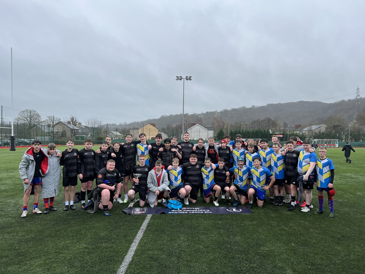 CaerphillyCup's tweet photo. 𝐂𝐚𝐞𝐫𝐩𝐡𝐢𝐥𝐥𝐲 𝐂𝐮𝐩 | 𝐘𝐞𝐚𝐫 9 𝐁𝐨𝐰𝐥 𝐅𝐢𝐧𝐚𝐥

Congratulations to @Blackwood_Comp 

@RugbyOffload10 ⤵️
Caerphilly Bowl Winners!🏆

@AshSweet6 @Christo11590925 @Adrian_Evs01 @DragonsHUBs 

#CaerphillyCup | #SchoolsRugby 🔥🏉 https://t.co/fLqWB5oBzS