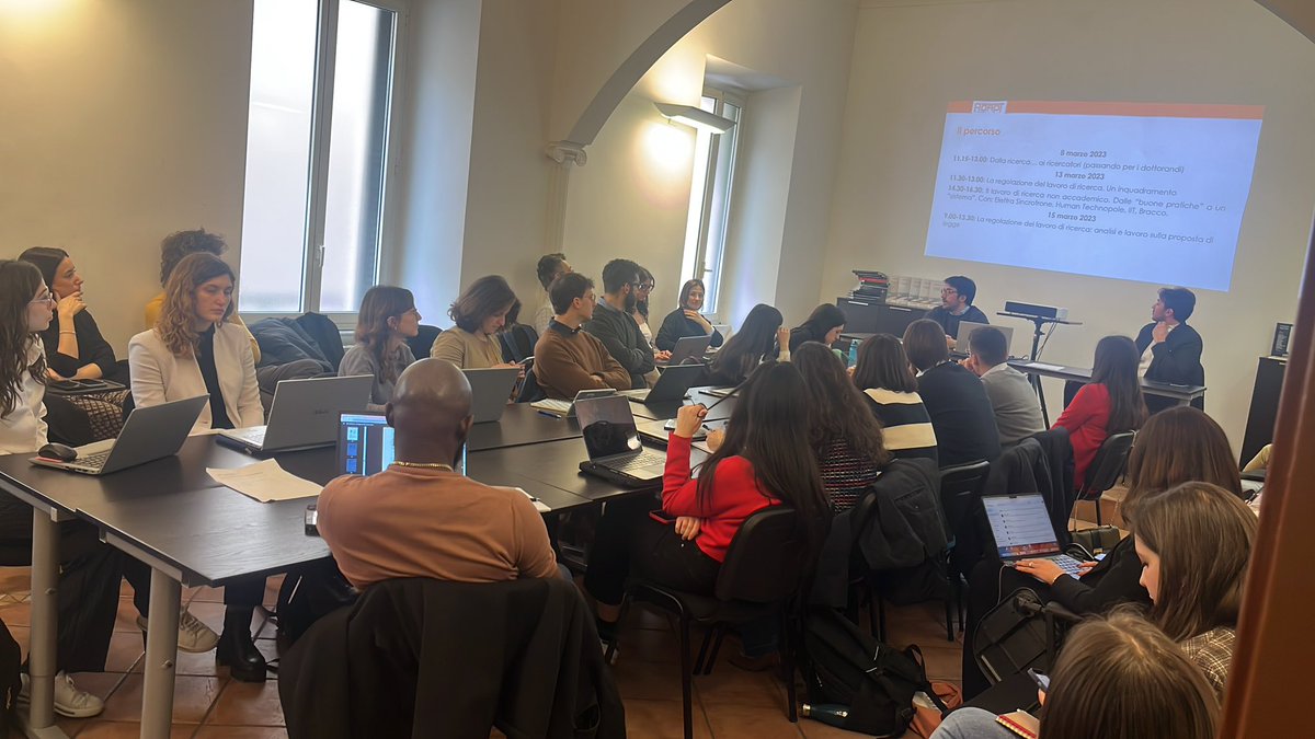 Oggi al via la tre giorni della scuola di @adaptland a Roma con dottorandi e apprendisti di ricerca. Questa mattina parliamo del lavoro di ricerca, dottorato industriale con chi vive in prima persona questa esperienza. La parola a @colombo_mat e @CitterioLorenzo.