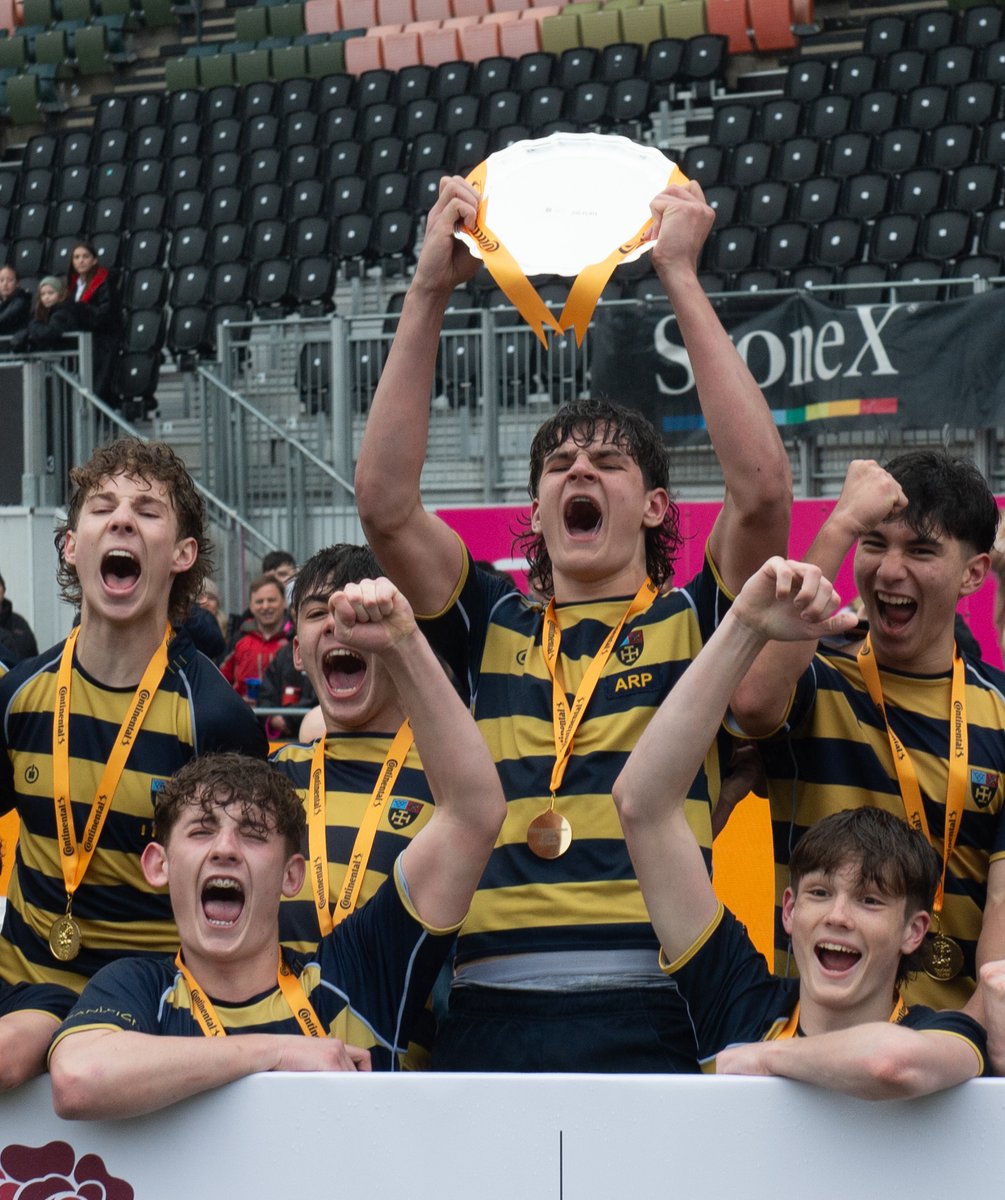 National Plate Champions! Huge congratulations to our U15 Rugby team who yesterday won the @EngRugbySchools Continental Schools Plate Final, at the @saracensofficial stadium. They beat Hymers College 33-10, absolutely amazing effort and a memorable day for all! #CranleighSchool