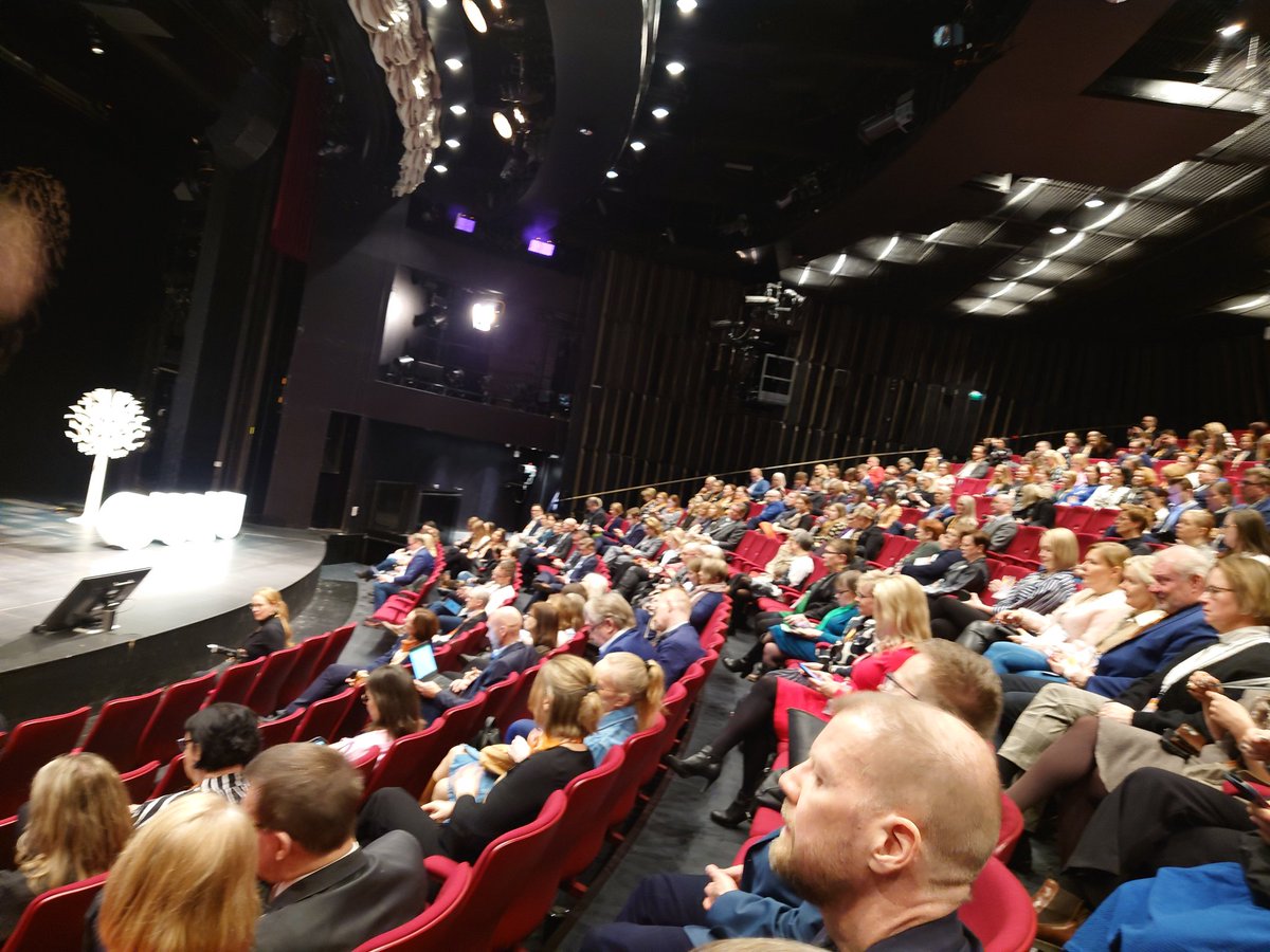 NybondasKangas's tweet photo. Yli 300 työnantajan edustajaa koolla #Oulu Kaksi päivää asiaa kunta- ja hyvinvointialan johtamisesta, yhdessä oppien #KTtyönantajapäivät #KT https://t.co/xJPaugNbto