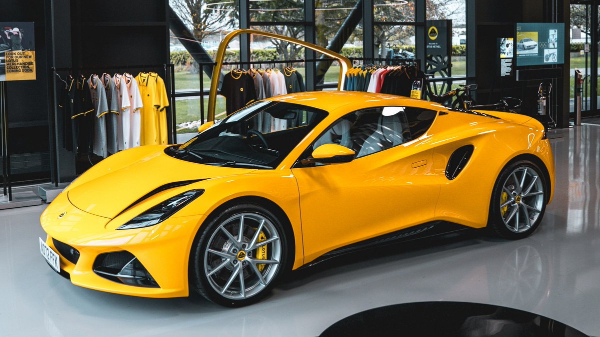 Lotus Emira 
#lotuscars #emira #lotusemira #lotus #garage #showroom #sportscar #carlifestyle #trackcar #trackday #dailydriver #carphoto #carhunter
Lotus Cars