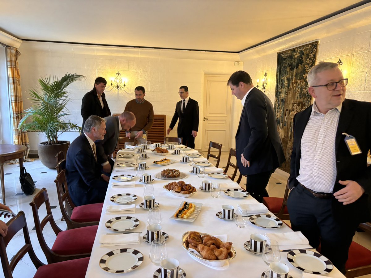 PacoDelmotte's tweet photo. @vitae_project est accueilli par Renaud Fillioux de Gironde, maître assembleur d'Hennessy, et le BNIC pour un échange avec les représentants des professionnels du Cognac : fructueuse distillation  d’idées ! https://t.co/RAtkOXoJRL