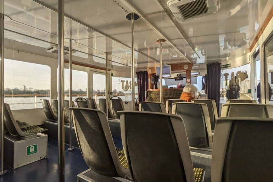BMABordeaux's tweet photo. Les navettes fluviales de Bordeaux, dont l'offre est en plein développement, s'arrêtent désormais devant Darwin.
https://t.co/hefcBRrx6Q
#Bordeaux #BordeauxBastide #BordeauxRiveDroite #Garonne #Mobilité #MobilitéDouce #Transport #TransportFluvial #BatCub #Bat3 #NavetteFluviale https://t.co/oqyQ7hscFW