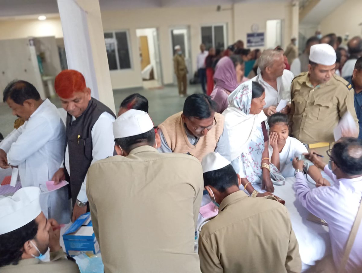 Shubham35523211's tweet photo. A stitch in time saves nine. Get ahead of potential health issues with regular check-ups.

Service with Humility ~ A Health Screening Camp organized by Sant Nirankari Charitable Foundation
#servicewithhumility
@sncfoundation https://t.co/Mw5wM9datE
