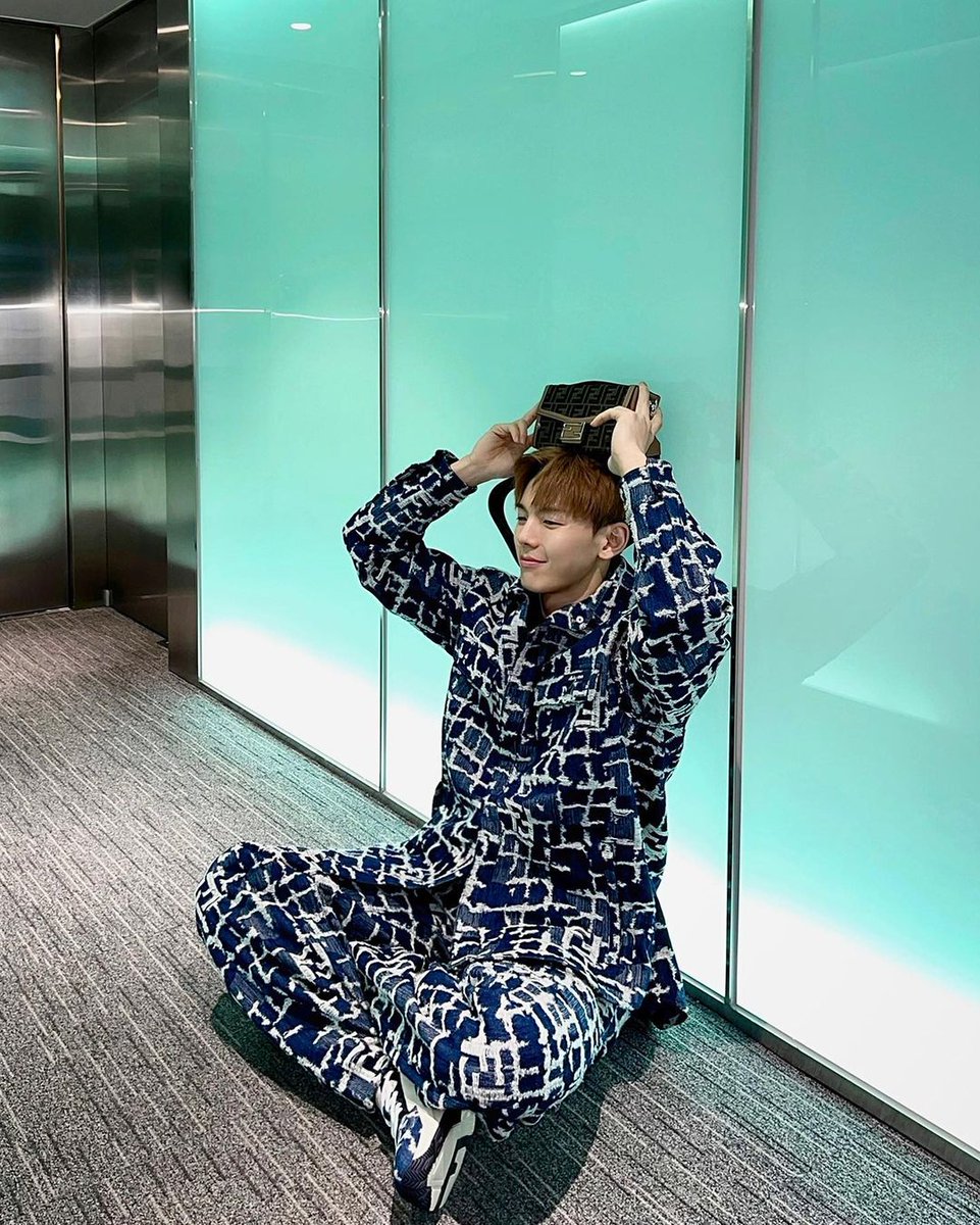 240313 곰스타그램 🐻

펜디의 신상품이나왔네요 예뻐요 ㅎㅎ #FendiSS24

#셔누 #SHOWNU
#셔누에요 #SHOWNUayo