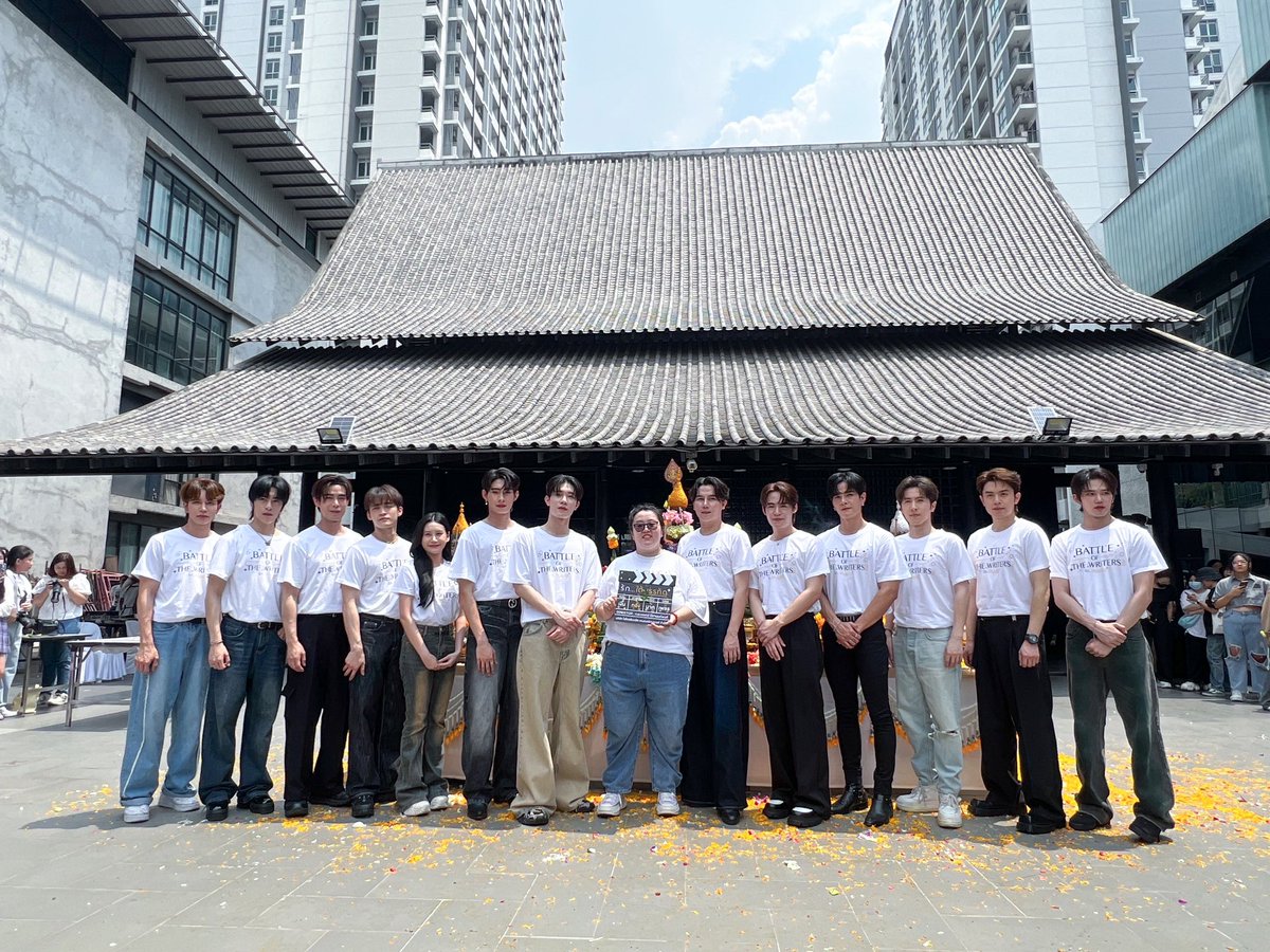 DomundiTV's tweet photo. ภาพบรรยากาศพิธีบวงสรวงซีรีส์ “รักใต้บรรทัด”✨

ขอบคุณแฟน ๆ ทุกคนที่เดินทางมาเจอกันในวันนี้่ รวมถึงทุกกำลังใจที่ส่งมาให้กันตลอดทั้งงาน รวมถึงฝากทุกคนติดตามและส่งกำลังใจให้ “ติวเตอร์” @TutorKrp “ยิม” @mynameis_yim “มาร์ค” @Msorntast “เจ็ม” @Gems_Jsd นักแสดงทุก ๆ ท่าน และทีมงานของซีรีส์ด้วยนะคะ🥰🫶

#บวงสรวงรักใต้บรรทัด