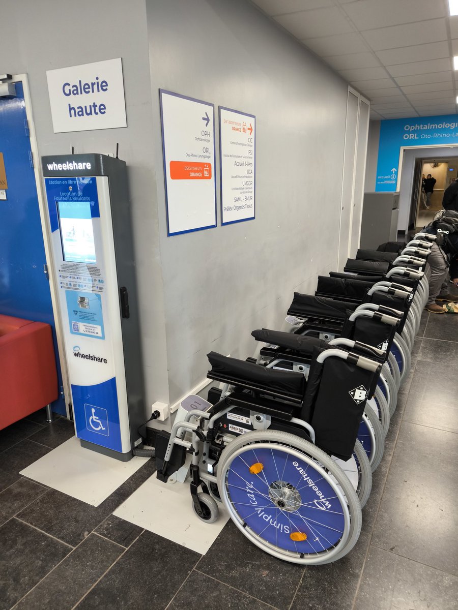 📍Ces fauteuils sont en libre service au niveau de l’entrée principale (Porte 1, rez-de-chaussée haut) de l’hôpital Henri-Mondor @VilleCreteil @sudestavenir @valdemarne_94