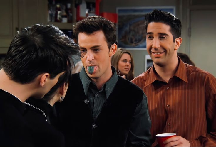 ChandlerBing_12's tweet photo. Stick out your tongue https://t.co/tGWU39o4Q3