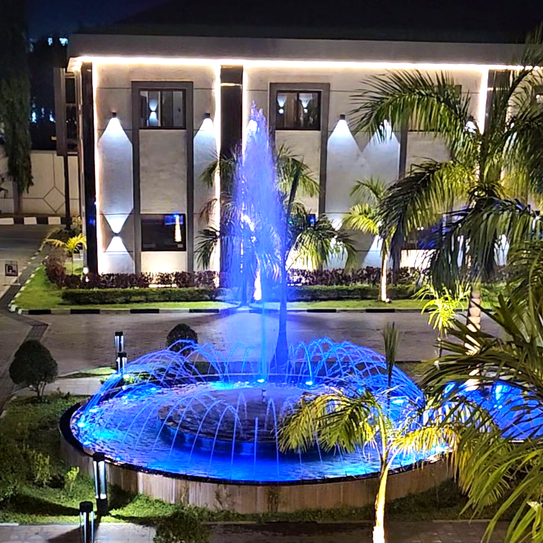 IPHJuba's tweet photo. Unwind after a busy day with the calming ambiance of the fountain🌈Un ambiente relajante💫

Stay with us! Call us on +211 927 493 014 | +211 925 001 249, +211 981 010 020 or contact us on reservations@imperialplazahotel.com or visit our website https://t.co/oPucIInKda https://t.co/tMURcfGBn9