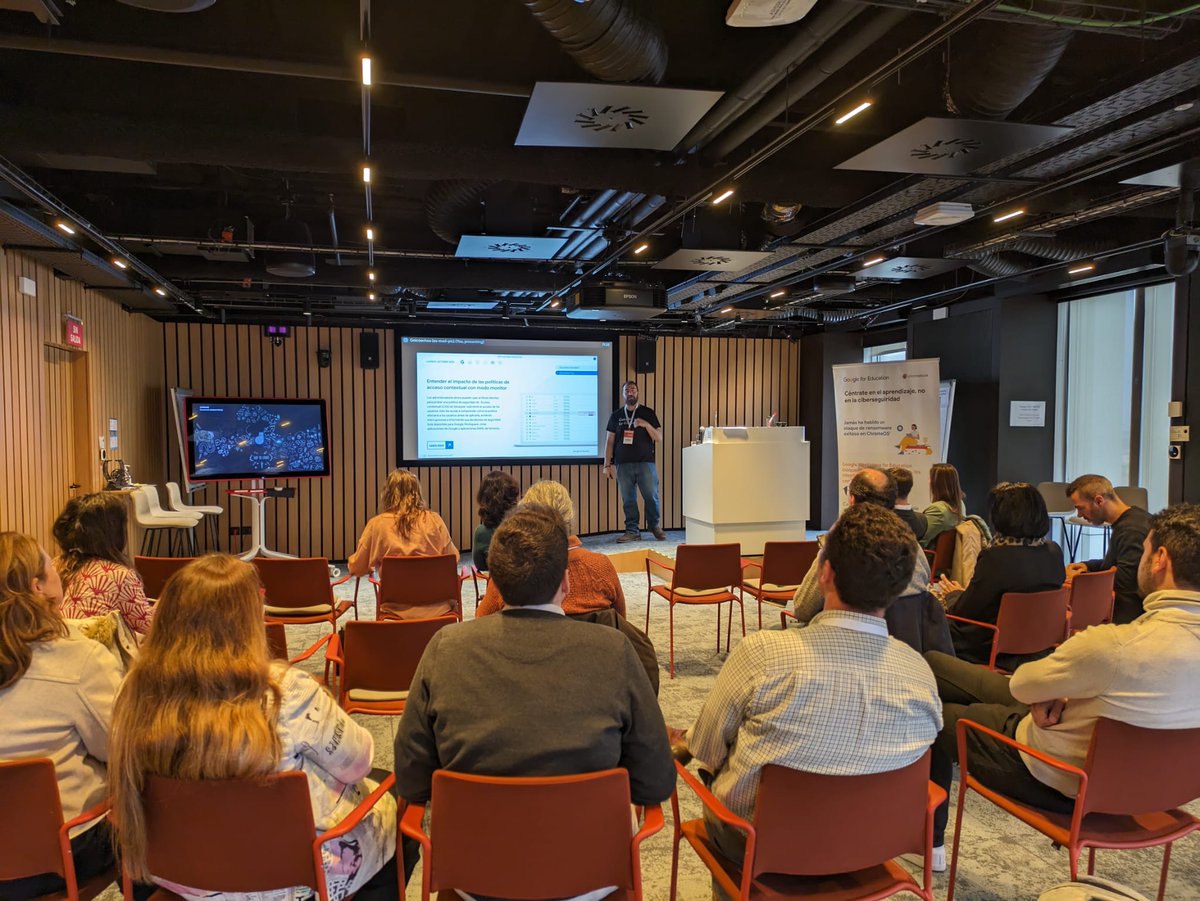 CCMiramadrid's tweet image. 🌟 Jimena Licitra, nuestra profesora, brilló en el evento de Grupo Solutia presentando nuevas funciones de Google Workspace for Education. Mesa Redonda con líderes TIC y Google Trainers. ¡Innovación educativa en acción! #Colegiomiramadrid #GoogleReference 🤝