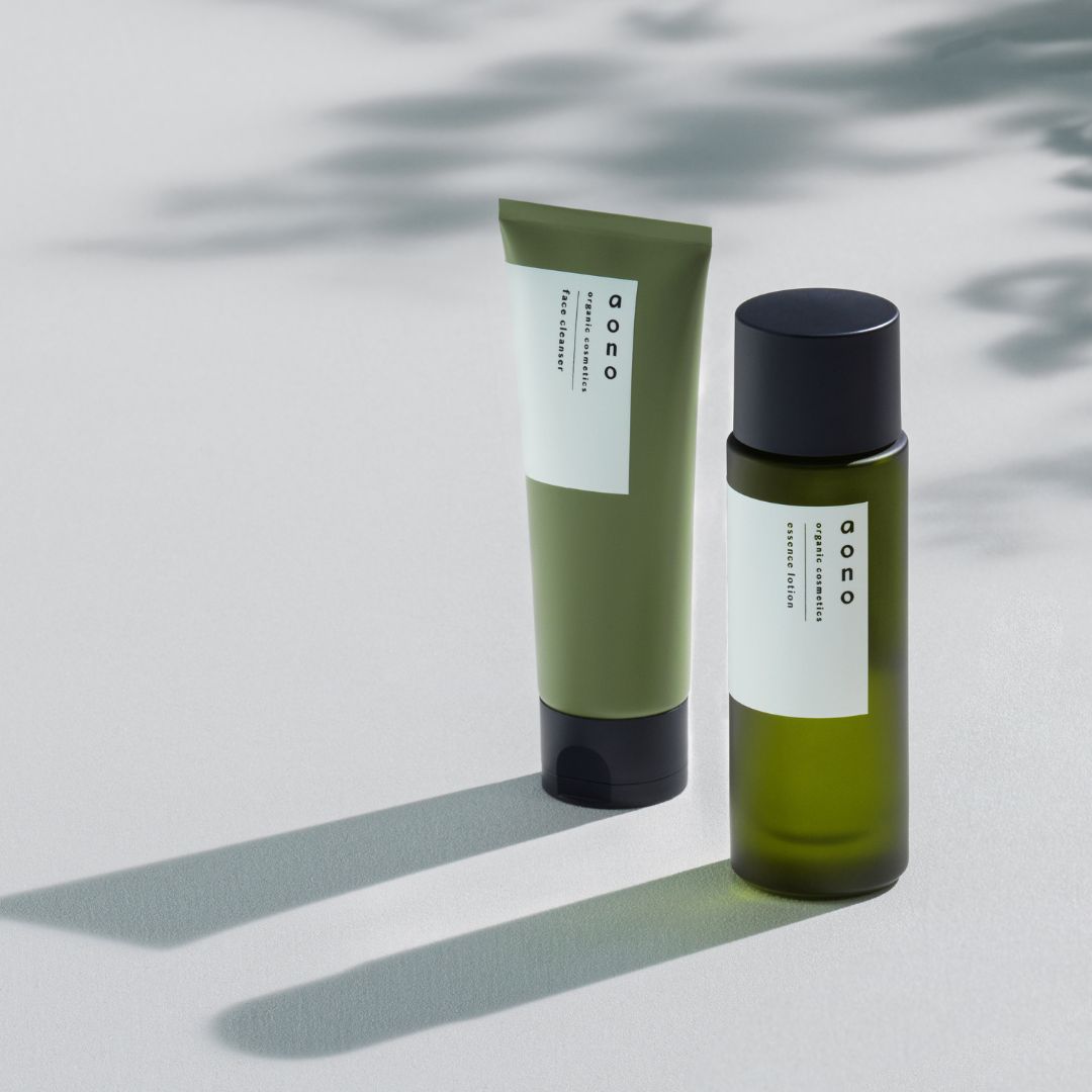 aono_official_'s tweet photo. 美肌の土台*を整える
2つの役割をご紹介🌱

フェイスクレンザー（洗顔料）が
肌のベースを整え、
エッセンスローション（化粧水）が
肌にうるおいを補給します。

この機会にaonoでスキンケアを始めませんか？

＊角層

#aono #アオノ https://t.co/KtX5sXJBQa